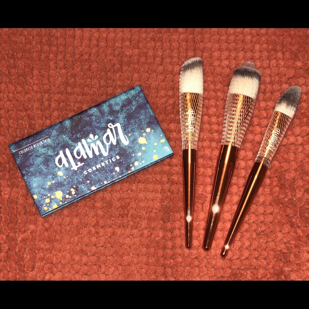ALAMAR COSMETICS - Blush trio and Brush set